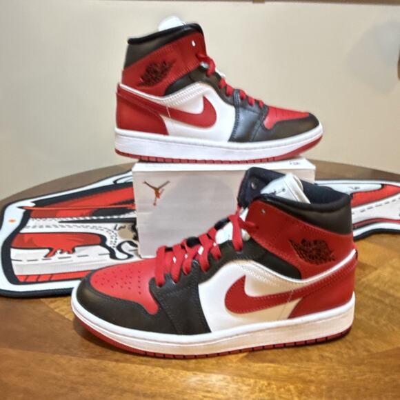 Jordan Air Jordan 1 Mid Alternate Bred Toe BQ6472-079 Women Sneaker - Picture 3 of 10